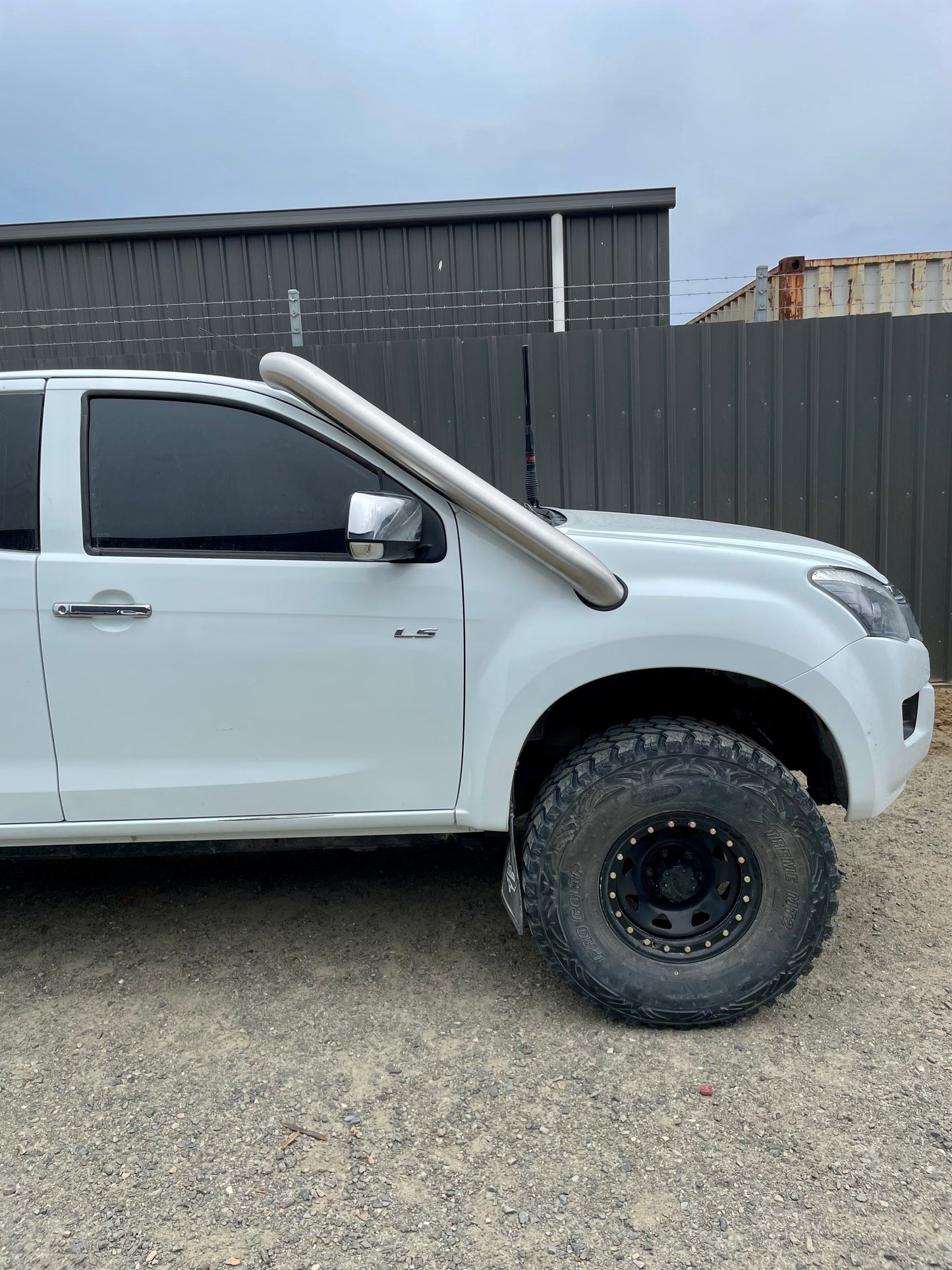 Isuzu D-MAX 2012-2020 Short Entry Dual Snorkels