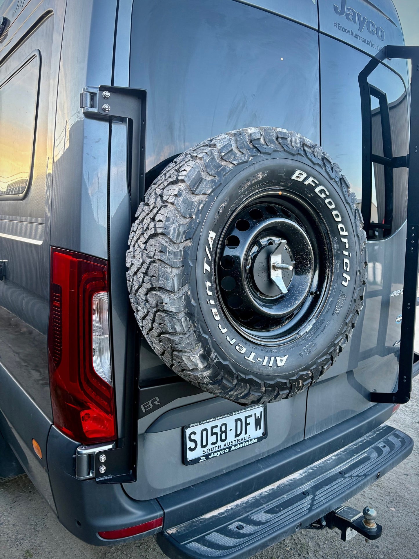 Mercedes Sprinter VS30 2019+ Rear wheel carrier