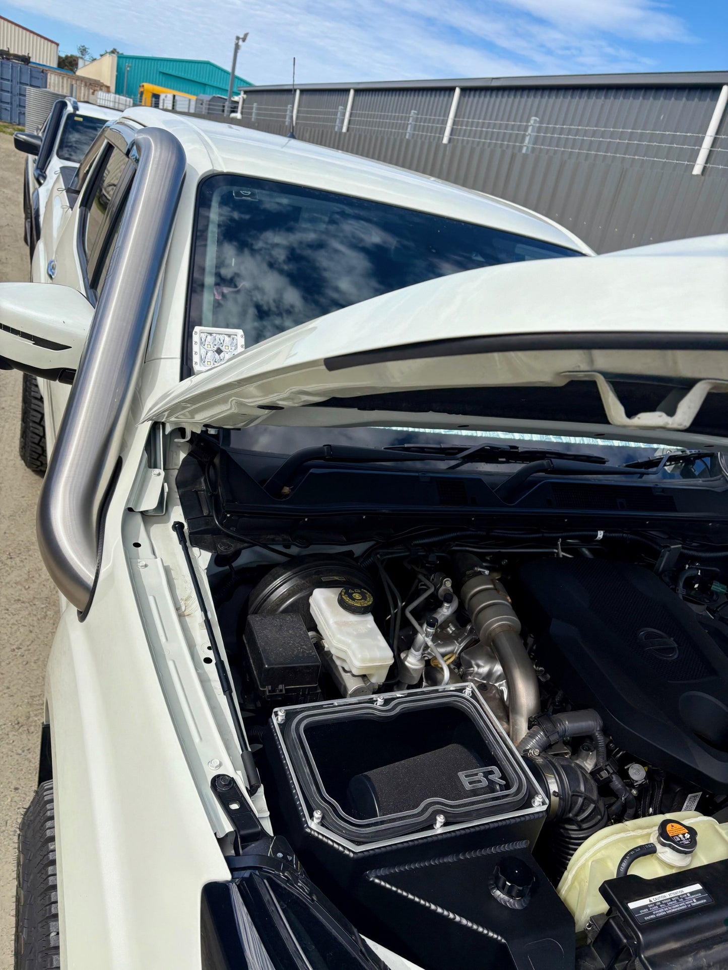 Nissan NP300 Short Entry Snorkel & Airbox (LOWCUT END)